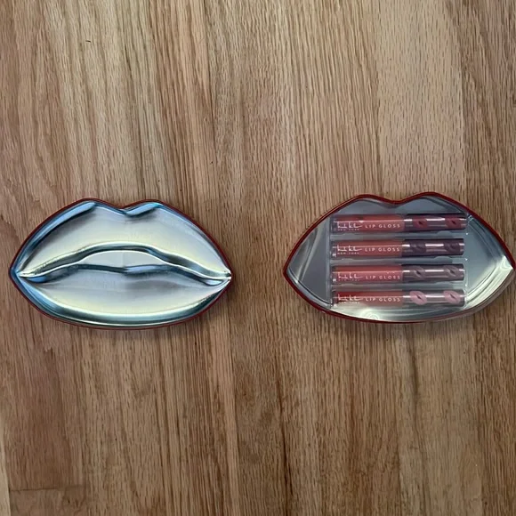 NWOT NEVER USED Nicole Miller lip gloss set - Picture 3 of 5